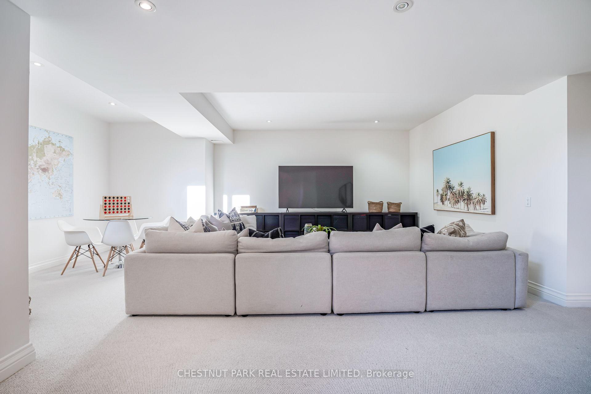 Photo 32 of 676 Glencairn Avenue, Toronto, Englemount-Lawrence — HOMEH
