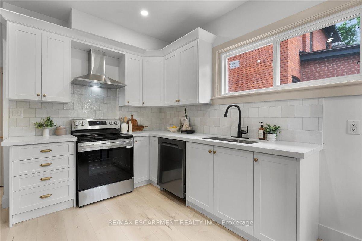 Photo 13 of 68 Alanson Street, Hamilton, Stinson — HOMEH