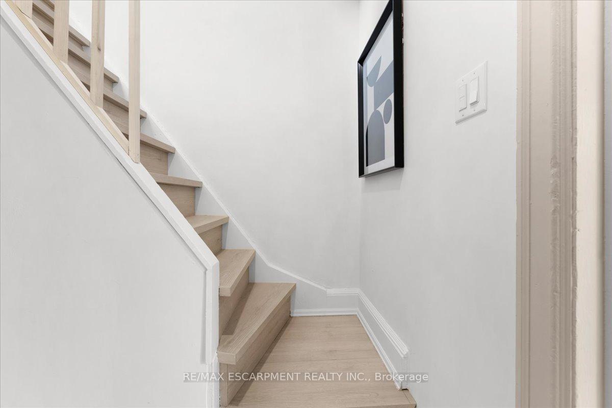 Photo 28 of 68 Alanson Street, Hamilton, Stinson — HOMEH