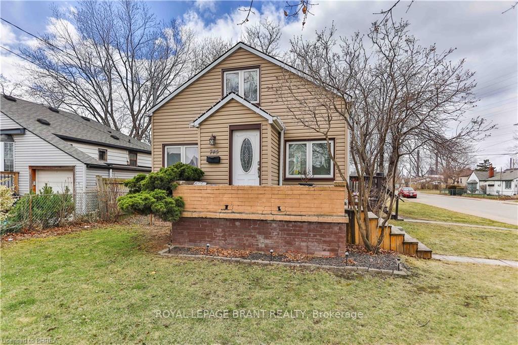 Photo 5 of 745 Burgess Avenue, Hamilton, Parkview — HOMEH