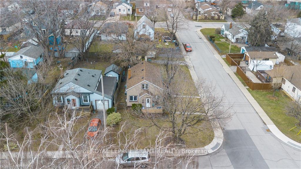 Photo 4 of 745 Burgess Avenue, Hamilton, Parkview — HOMEH