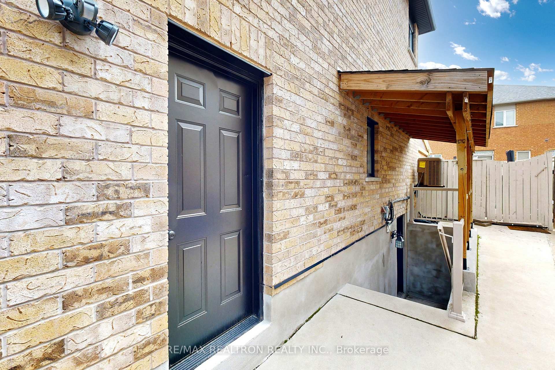 Photo 36 of 78 Chagall Drive, Vaughan, Patterson — HOMEH