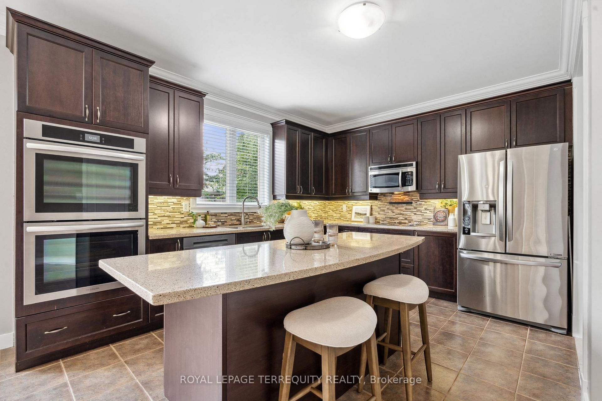 Photo 12 of 69 Bellhouse Place, Whitby, Brooklin — HOMEH