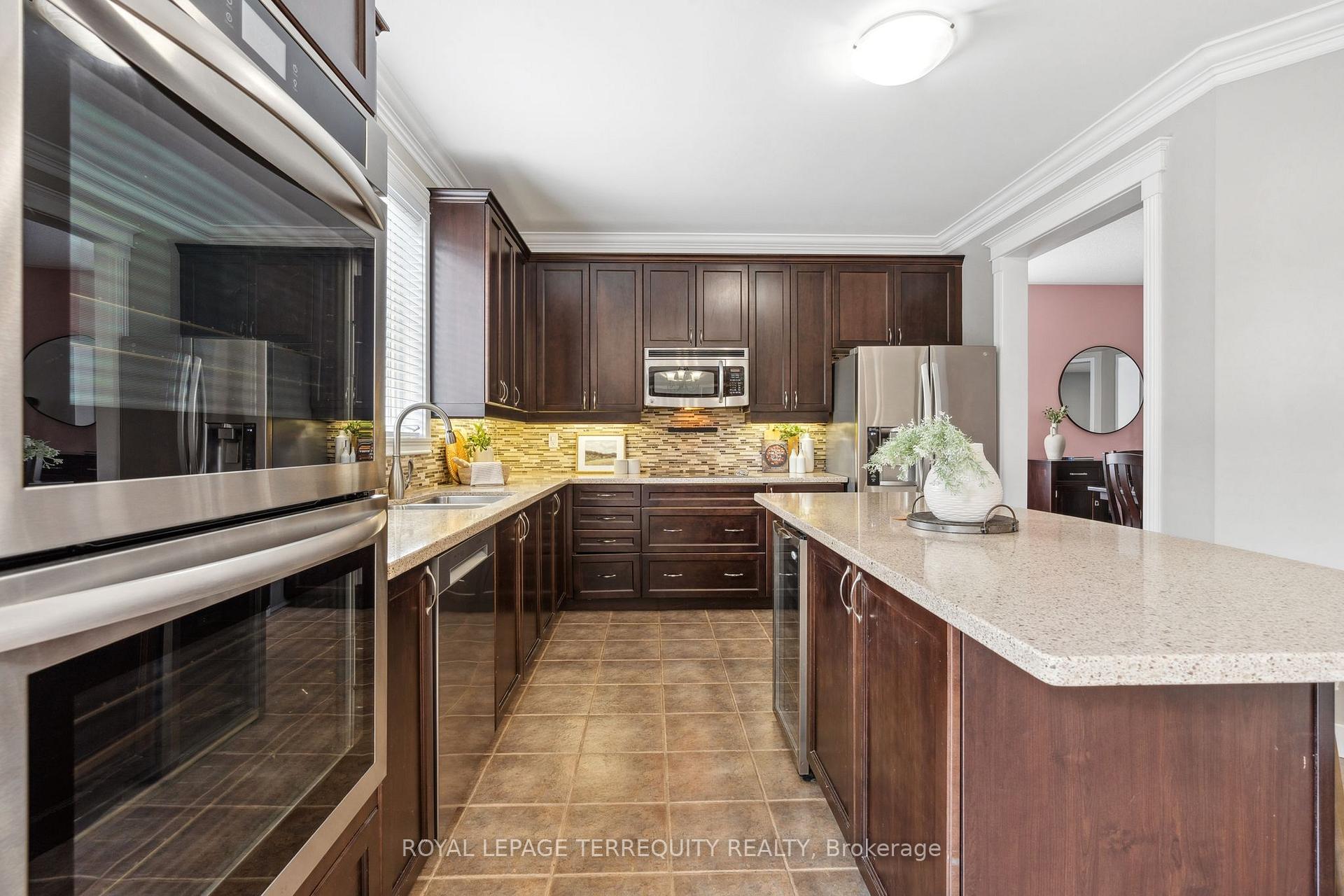 Photo 10 of 69 Bellhouse Place, Whitby, Brooklin — HOMEH
