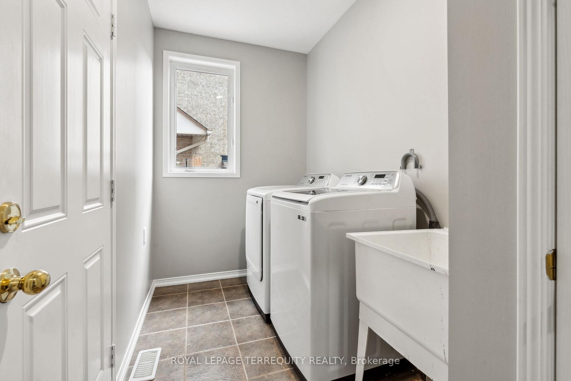 Photo 19 of 69 Bellhouse Place, Whitby, Brooklin — HOMEH