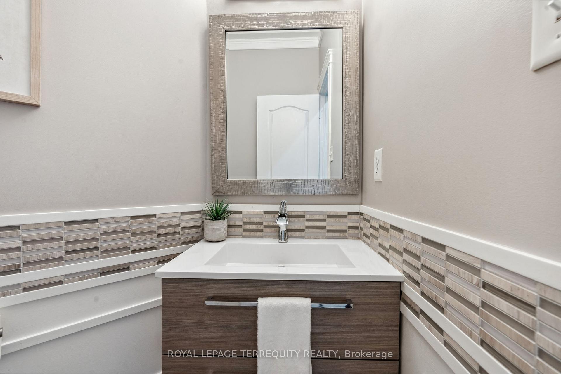 Photo 18 of 69 Bellhouse Place, Whitby, Brooklin — HOMEH
