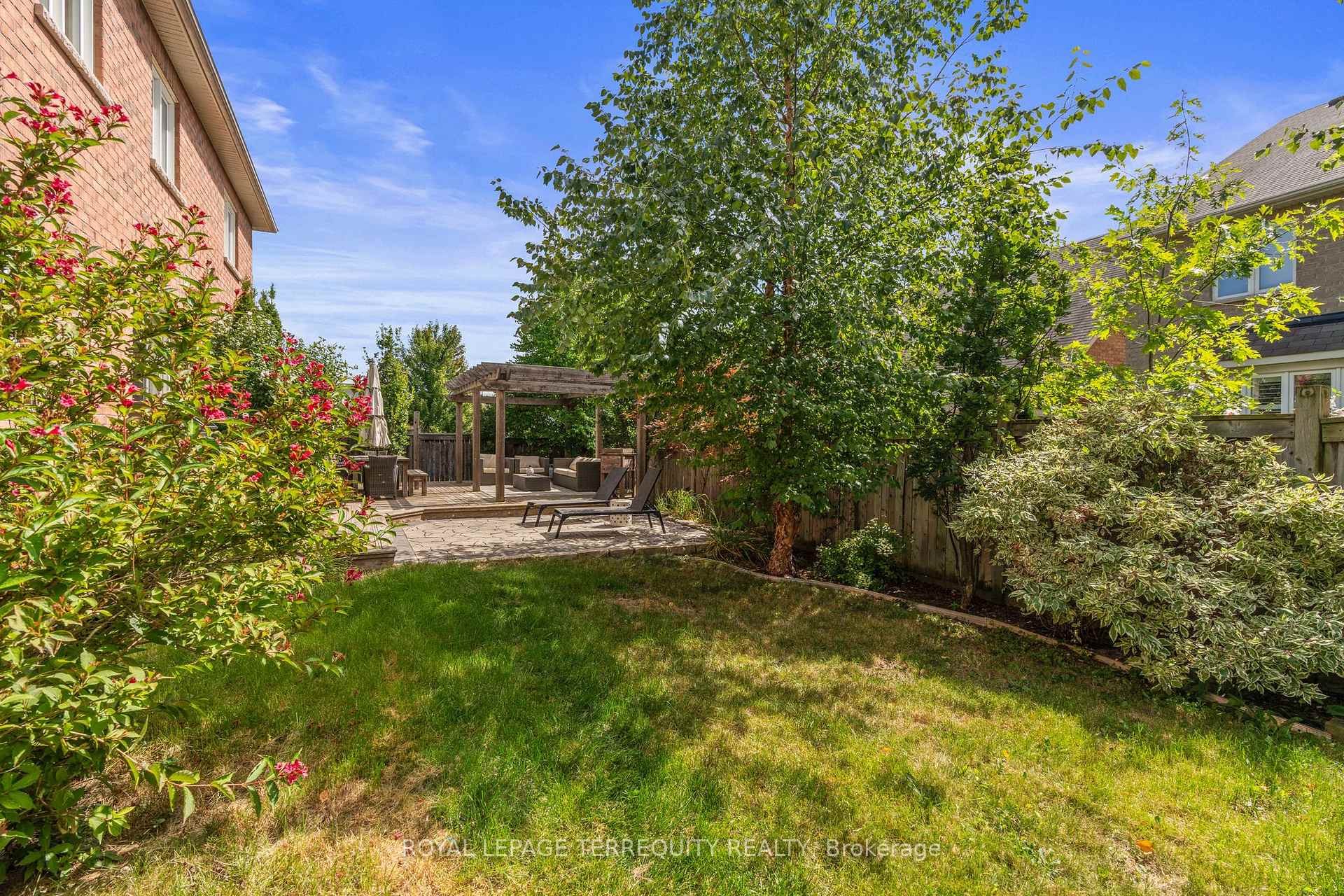 Photo 37 of 69 Bellhouse Place, Whitby, Brooklin — HOMEH