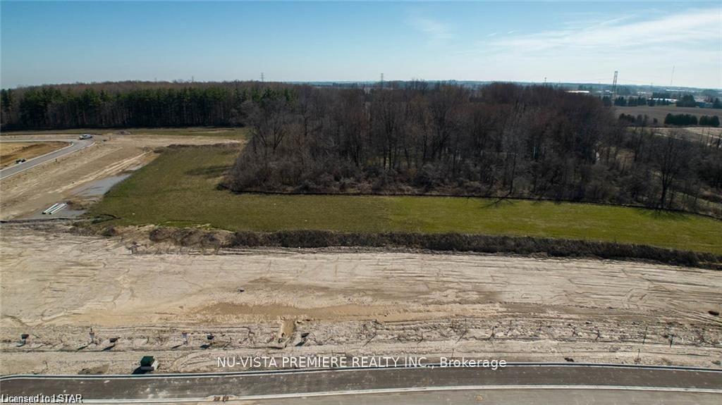 Photo 7 of 811 Gatestone Road, London, South U — HOMEH