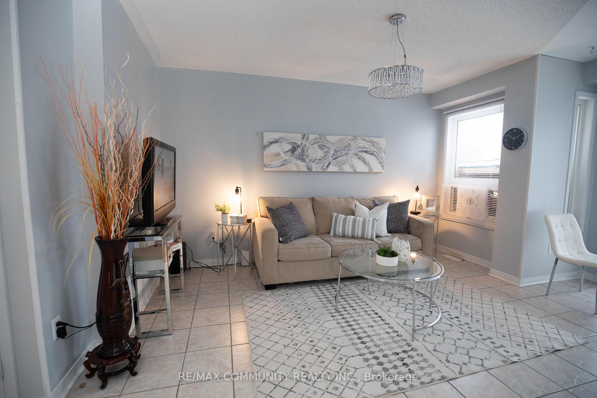 Photo 7 of 34 Daiseyfield Avenue, Clarington, Courtice — HOMEH