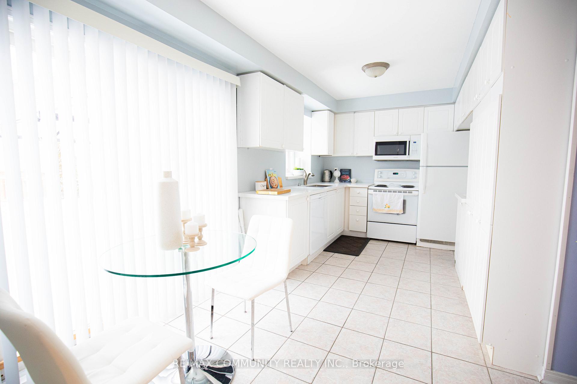 Photo 4 of 34 Daiseyfield Avenue, Clarington, Courtice — HOMEH