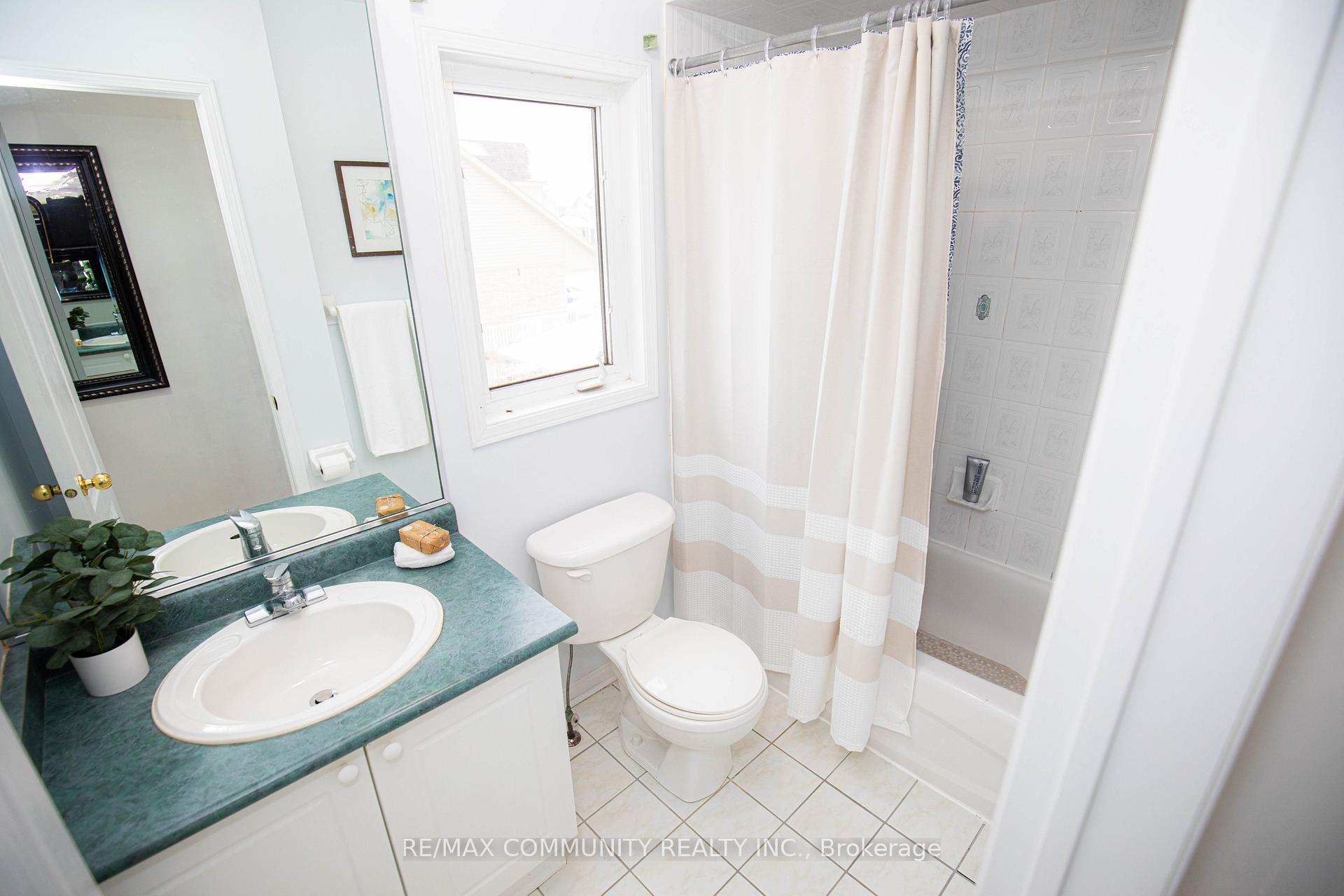 Photo 11 of 34 Daiseyfield Avenue, Clarington, Courtice — HOMEH