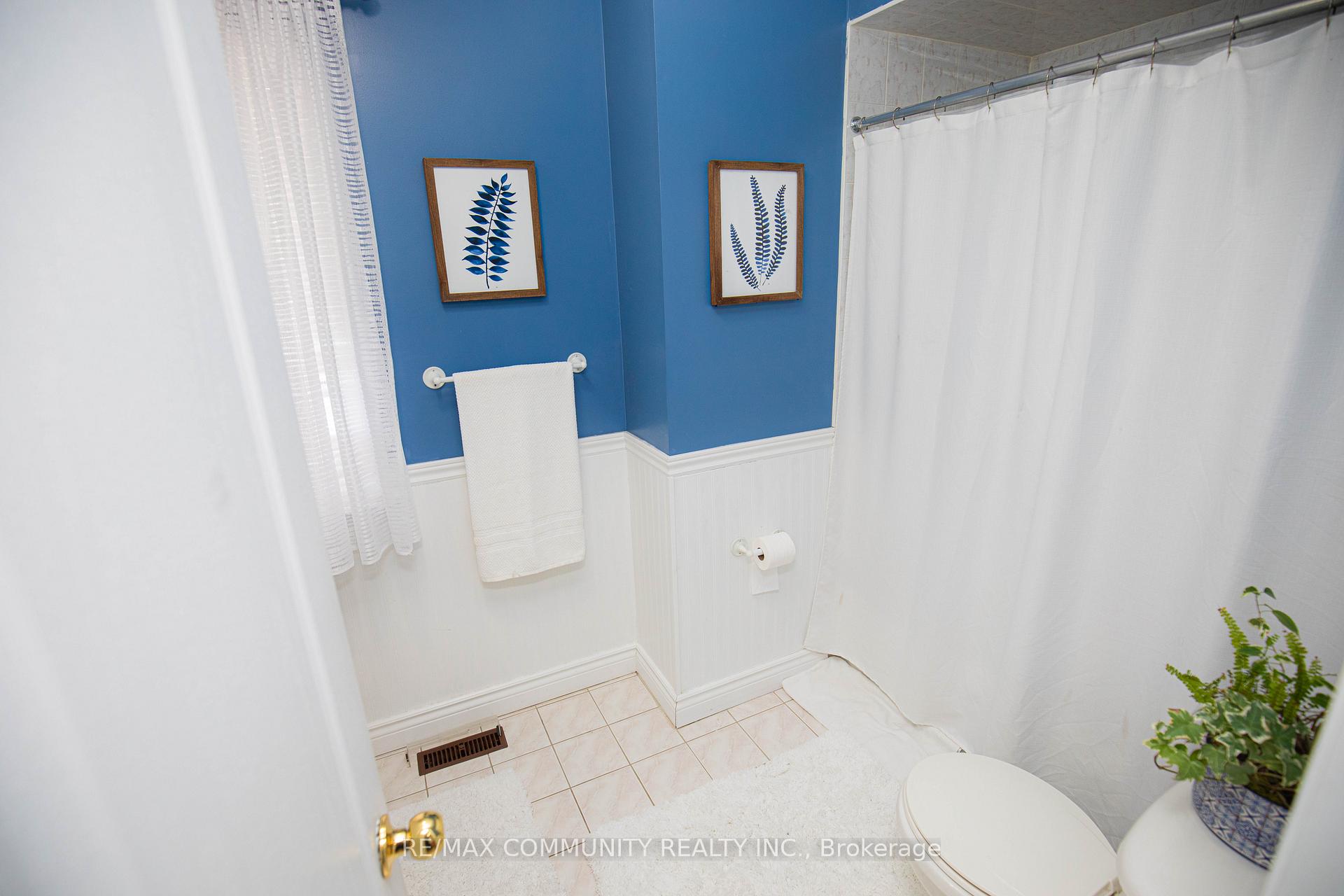 Photo 12 of 34 Daiseyfield Avenue, Clarington, Courtice — HOMEH