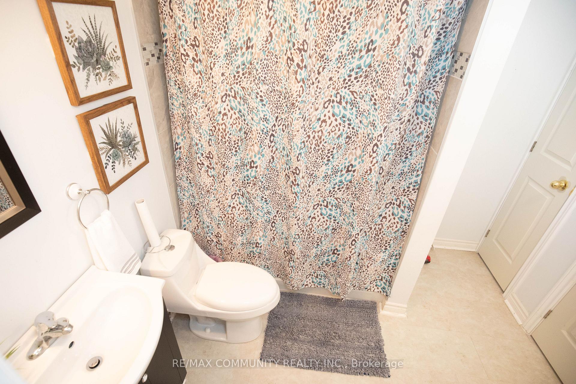 Photo 15 of 34 Daiseyfield Avenue, Clarington, Courtice — HOMEH