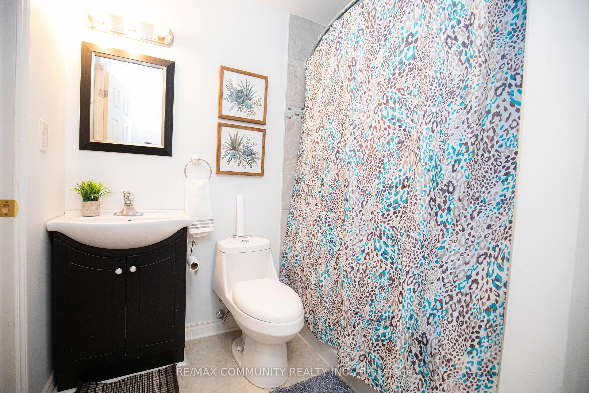 Photo 19 of 34 Daiseyfield Avenue, Clarington, Courtice — HOMEH