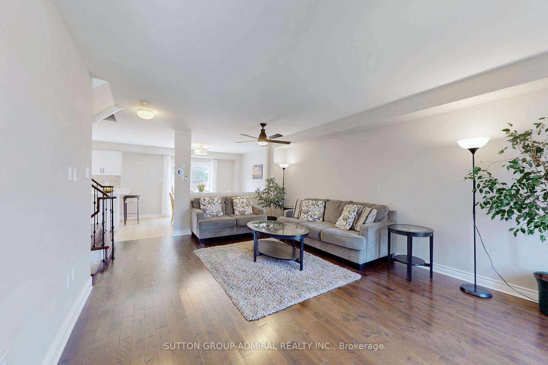 Photo 4 of 128 Timberwolf Crescent, Vaughan, Vellore Village — HOMEH