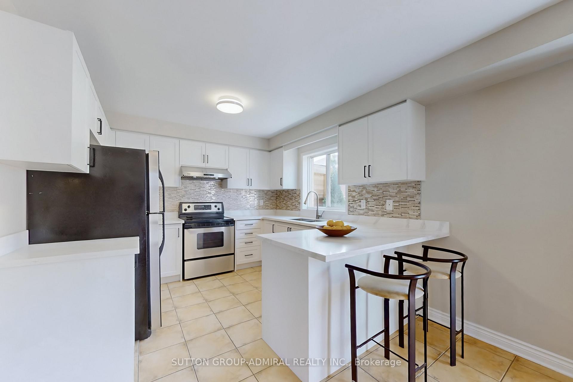 Photo 2 of 128 Timberwolf Crescent, Vaughan, Vellore Village — HOMEH