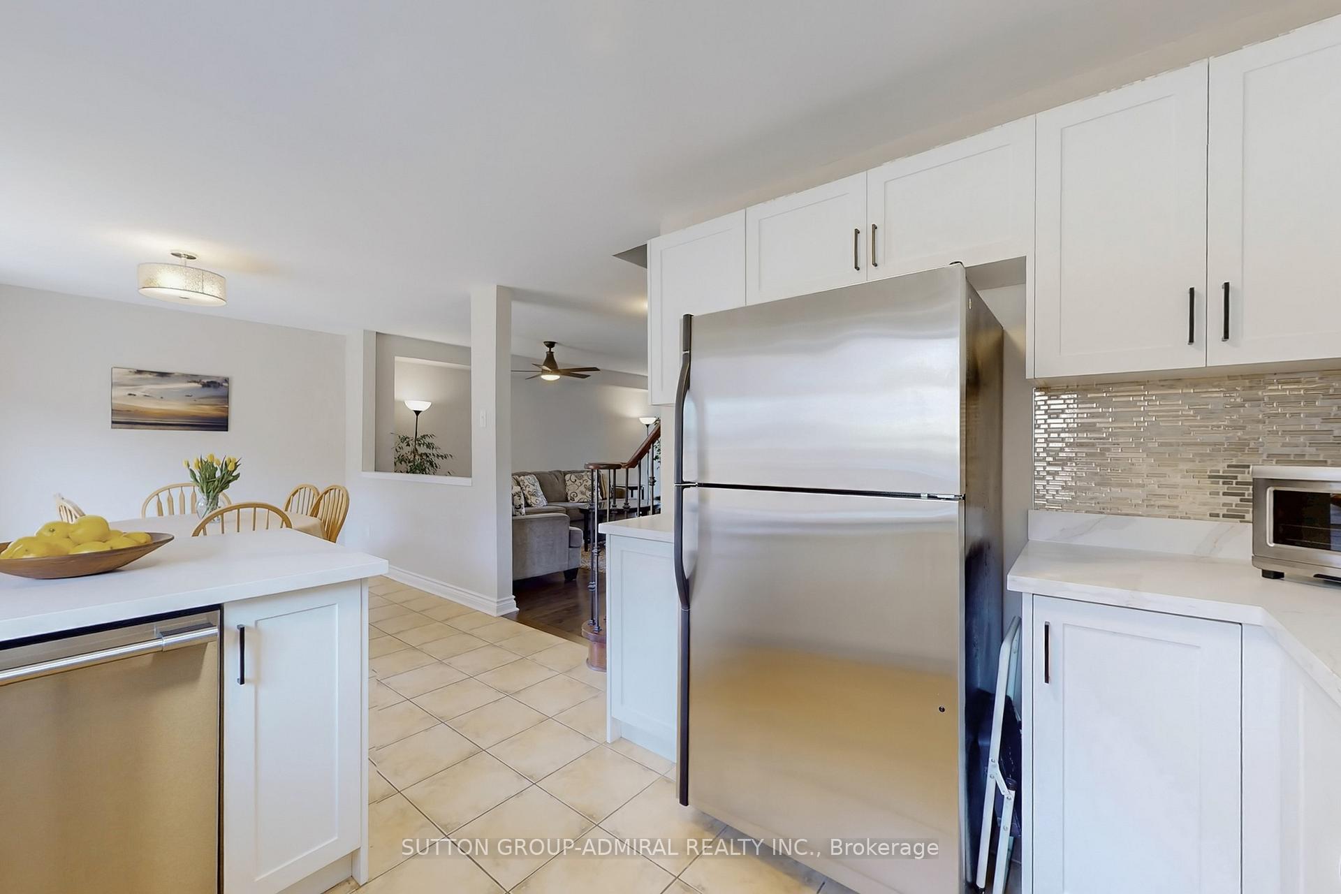 Photo 5 of 128 Timberwolf Crescent, Vaughan, Vellore Village — HOMEH