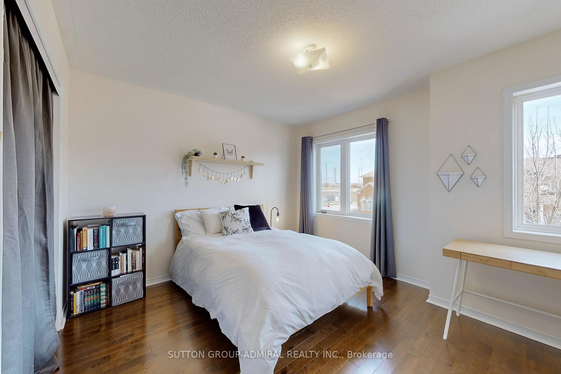 Photo 6 of 128 Timberwolf Crescent, Vaughan, Vellore Village — HOMEH
