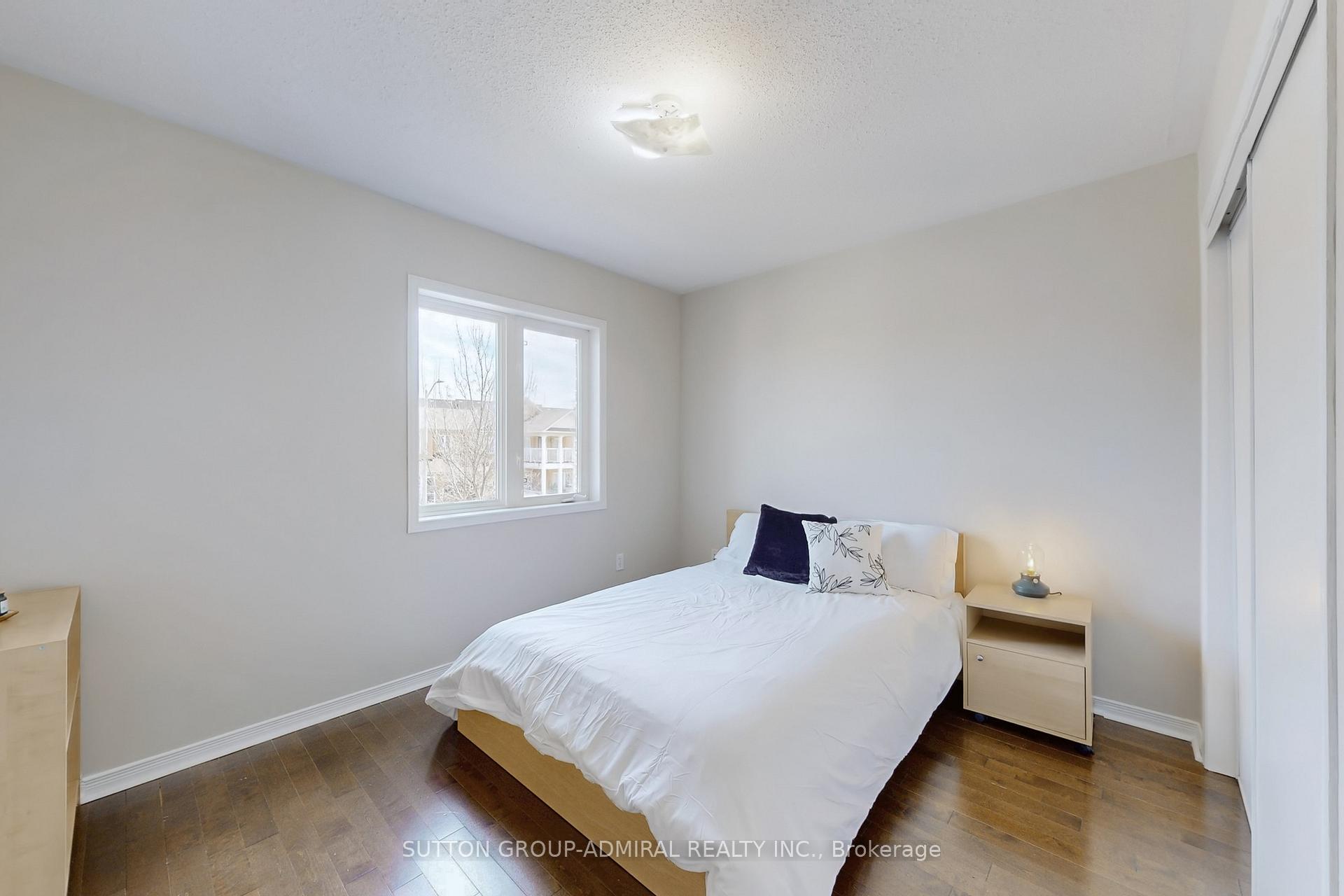 Photo 10 of 128 Timberwolf Crescent, Vaughan, Vellore Village — HOMEH