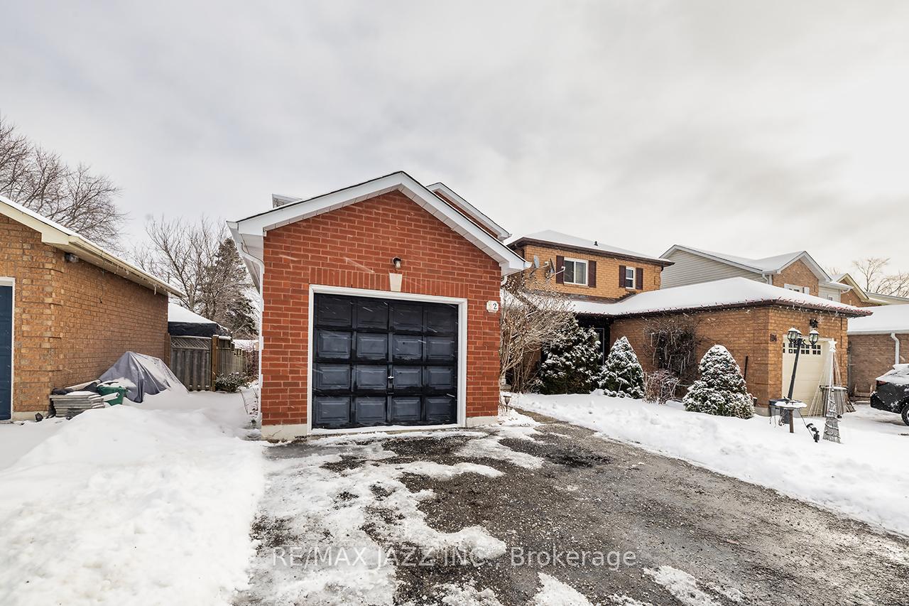 Photo 5 of 92 McMann Crescent, Clarington, Courtice — HOMEH