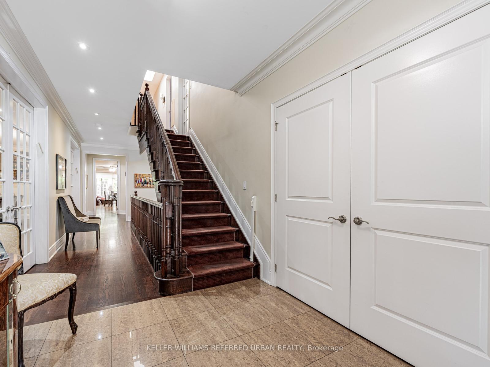 Photo 5 of 526 Coldstream Avenue, Toronto, Englemount-Lawrence — HOMEH