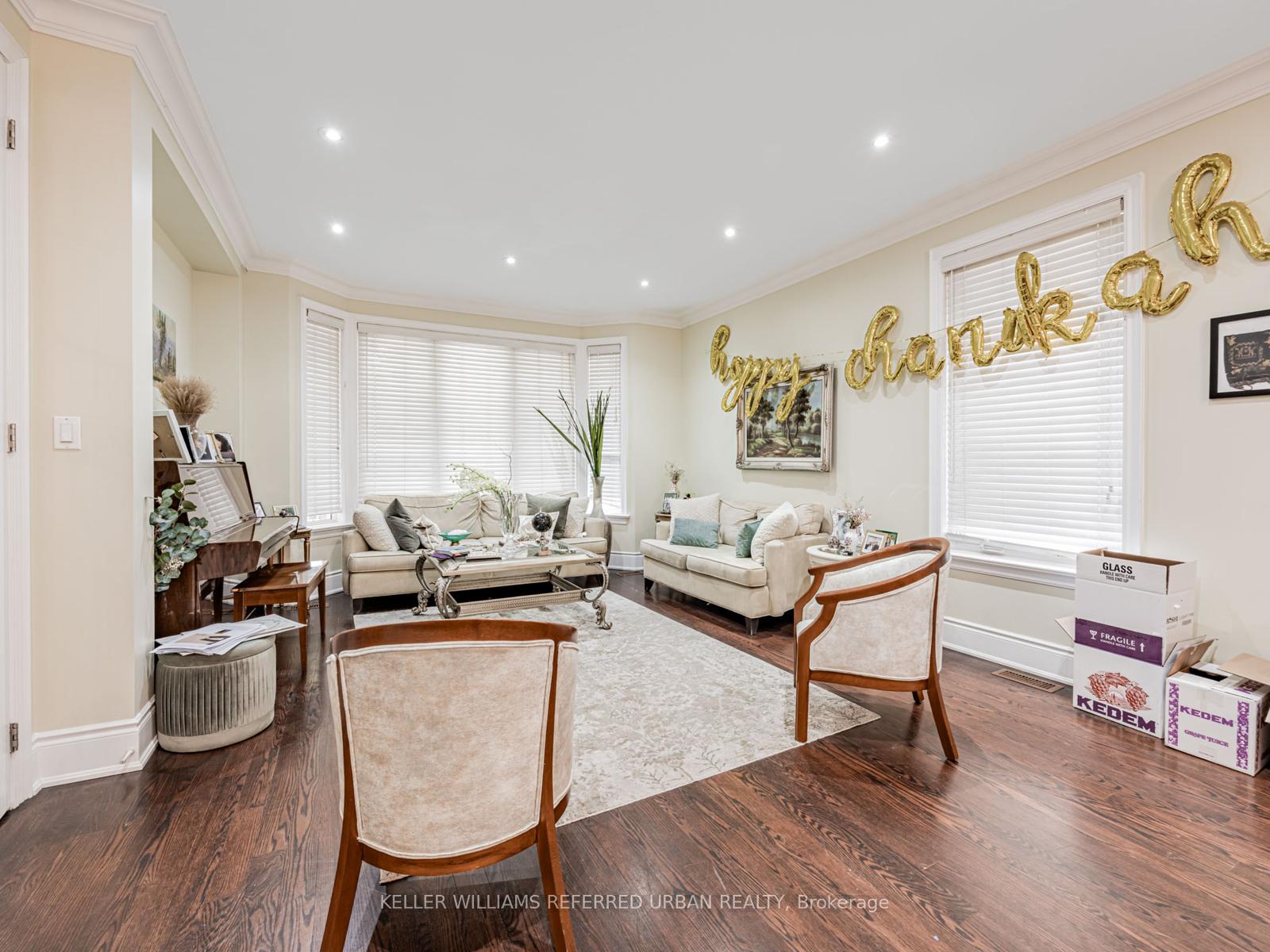Photo 24 of 526 Coldstream Avenue, Toronto, Englemount-Lawrence — HOMEH