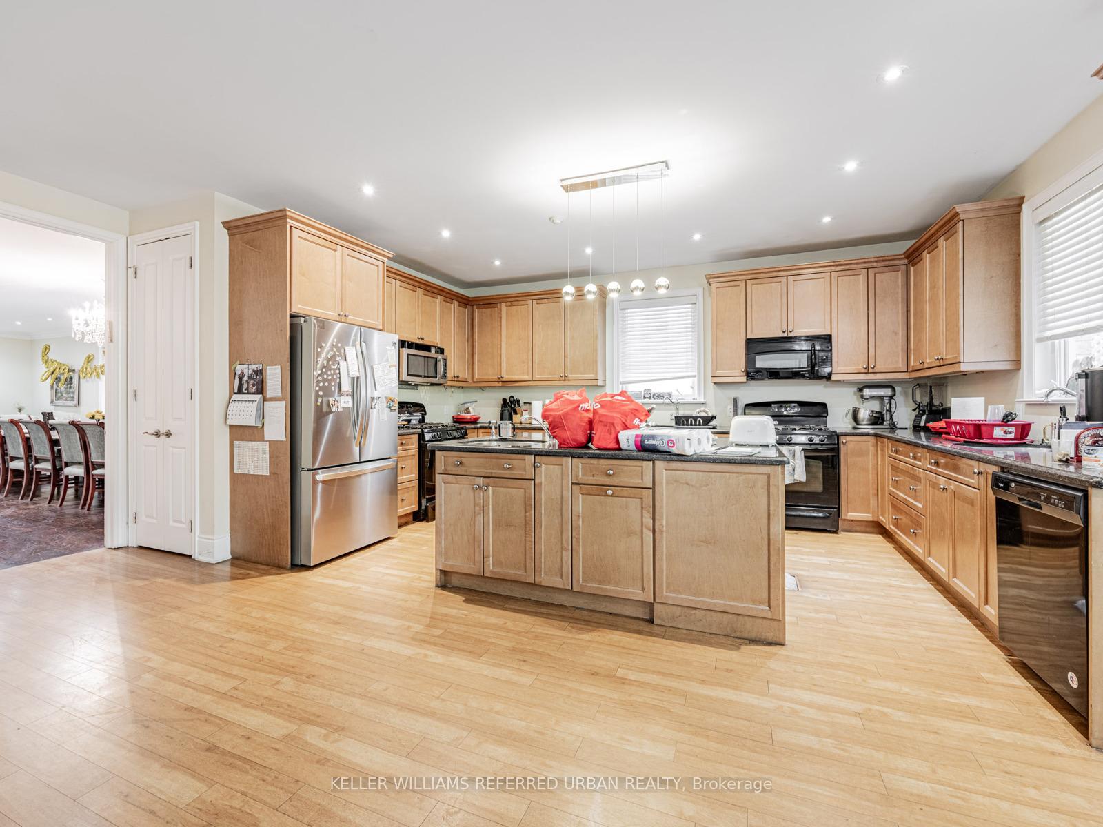 Photo 22 of 526 Coldstream Avenue, Toronto, Englemount-Lawrence — HOMEH