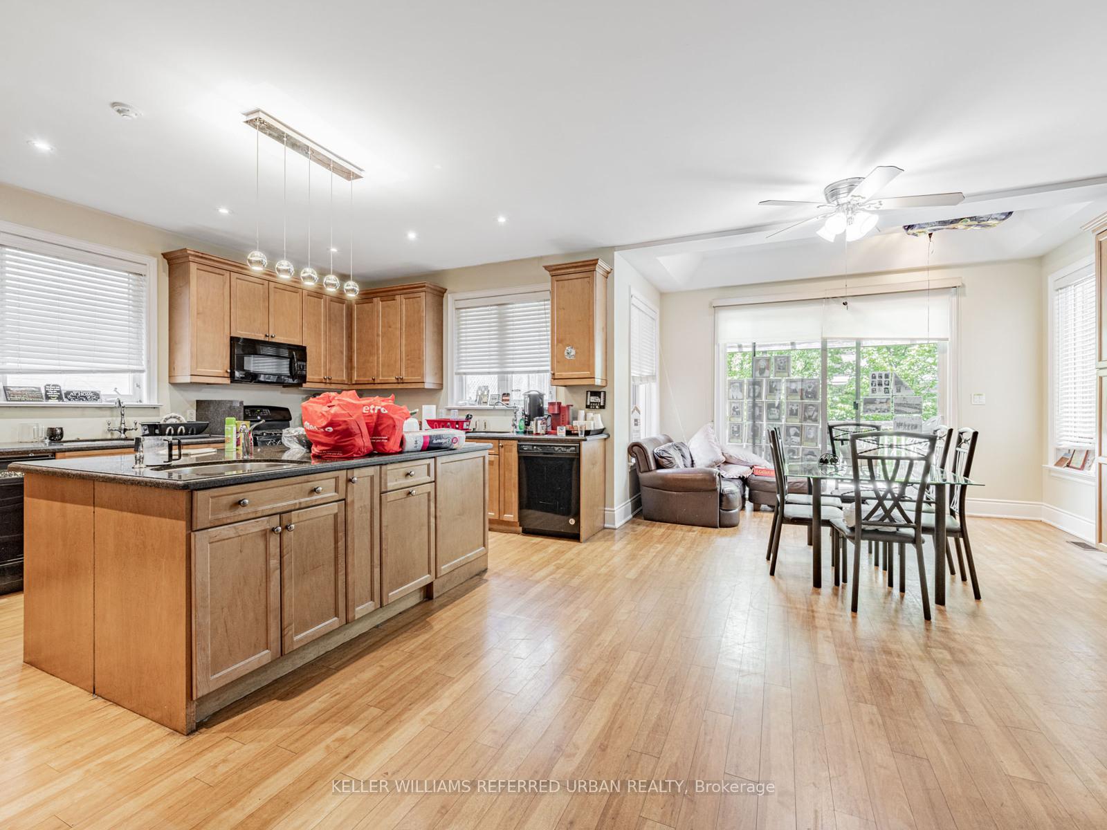 Photo 9 of 526 Coldstream Avenue, Toronto, Englemount-Lawrence — HOMEH