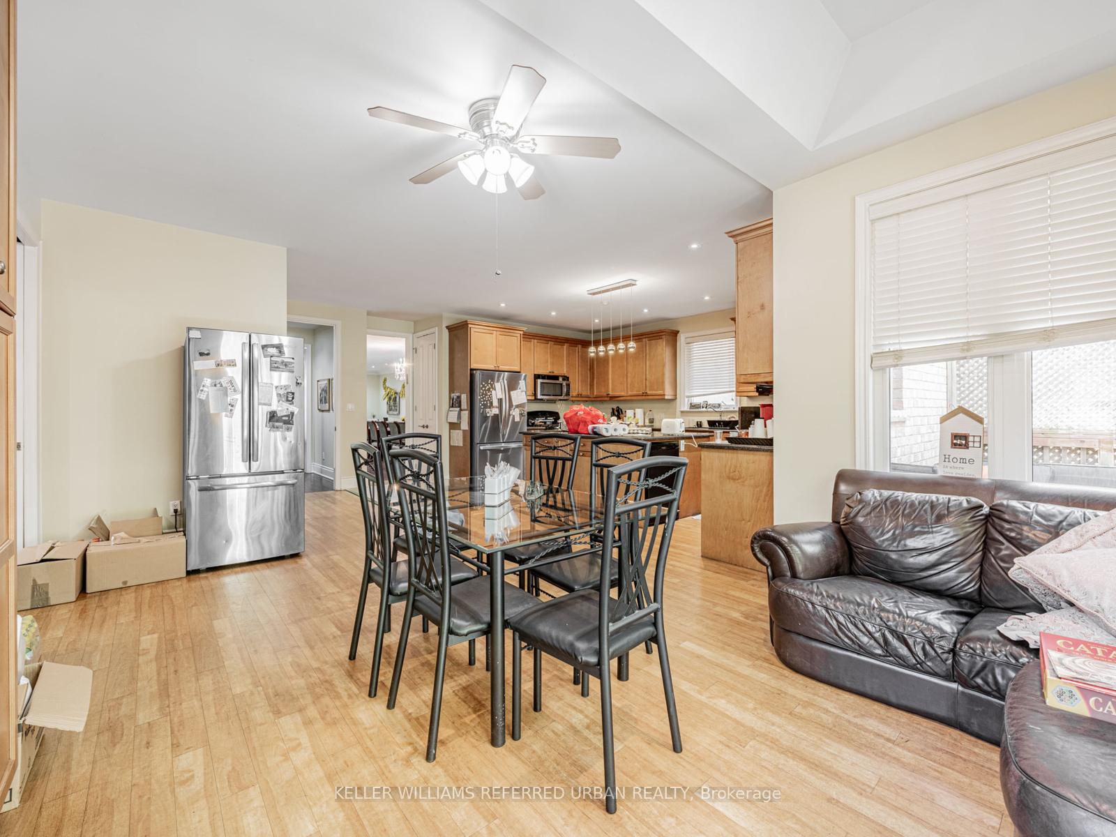 Photo 4 of 526 Coldstream Avenue, Toronto, Englemount-Lawrence — HOMEH