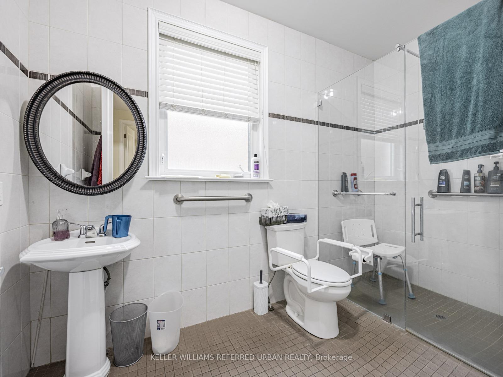 Photo 17 of 526 Coldstream Avenue, Toronto, Englemount-Lawrence — HOMEH