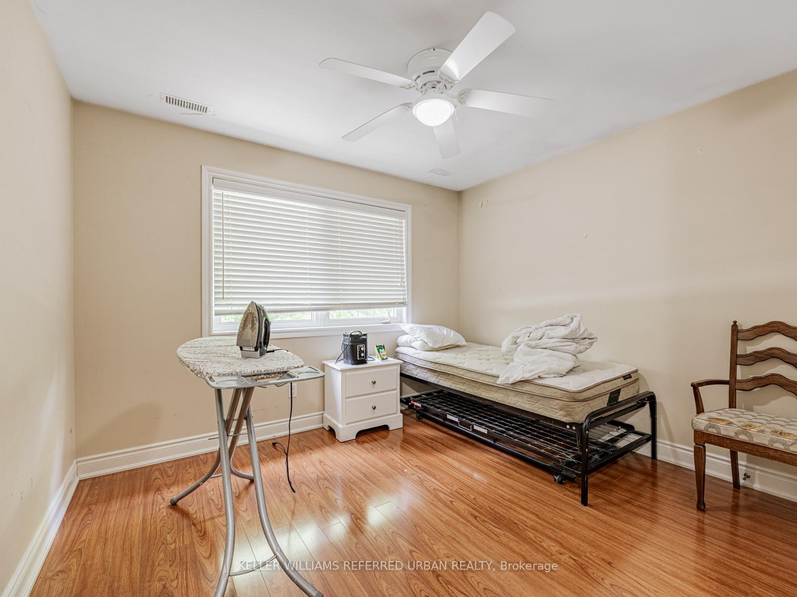 Photo 8 of 526 Coldstream Avenue, Toronto, Englemount-Lawrence — HOMEH