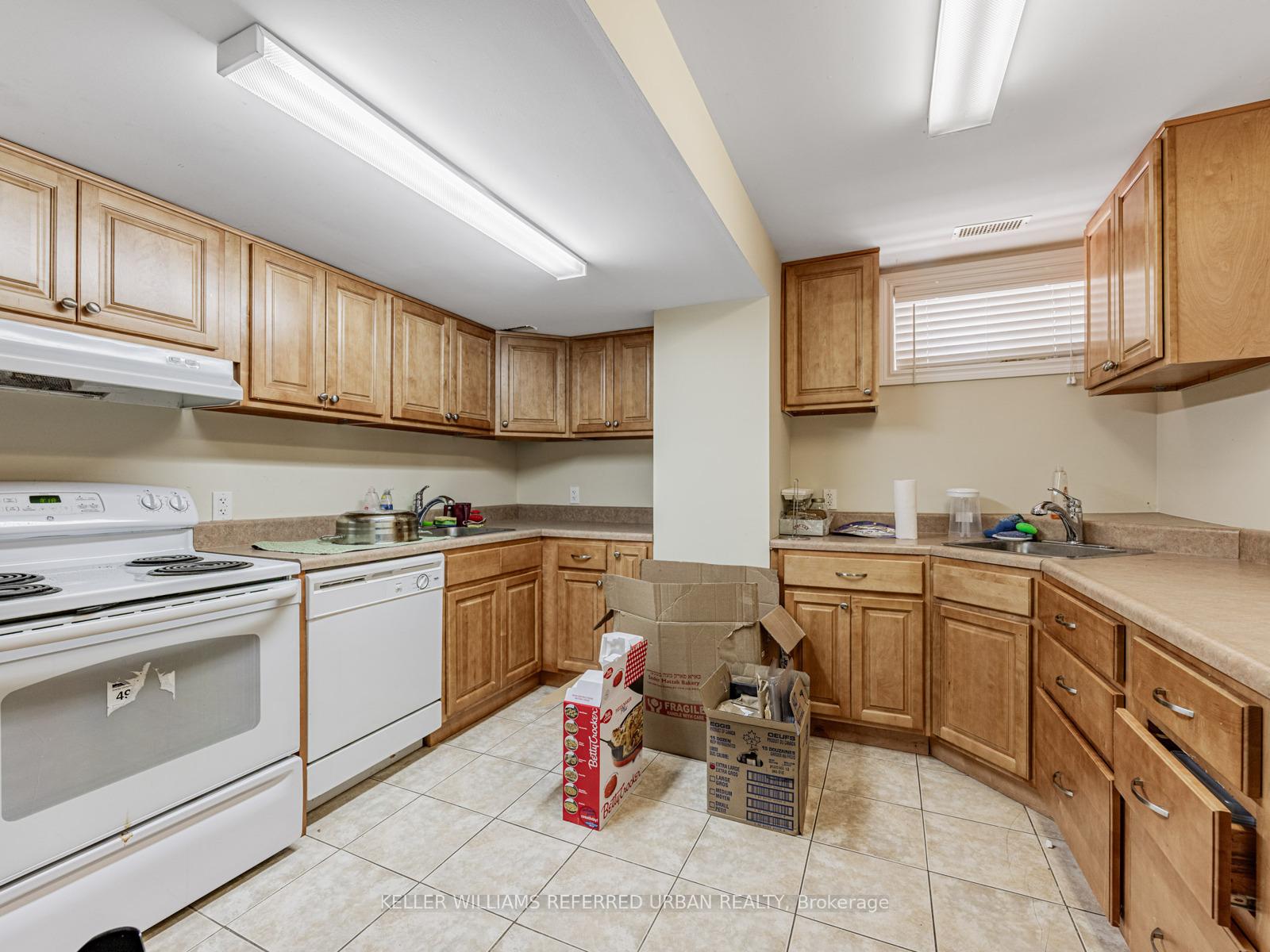 Photo 25 of 526 Coldstream Avenue, Toronto, Englemount-Lawrence — HOMEH