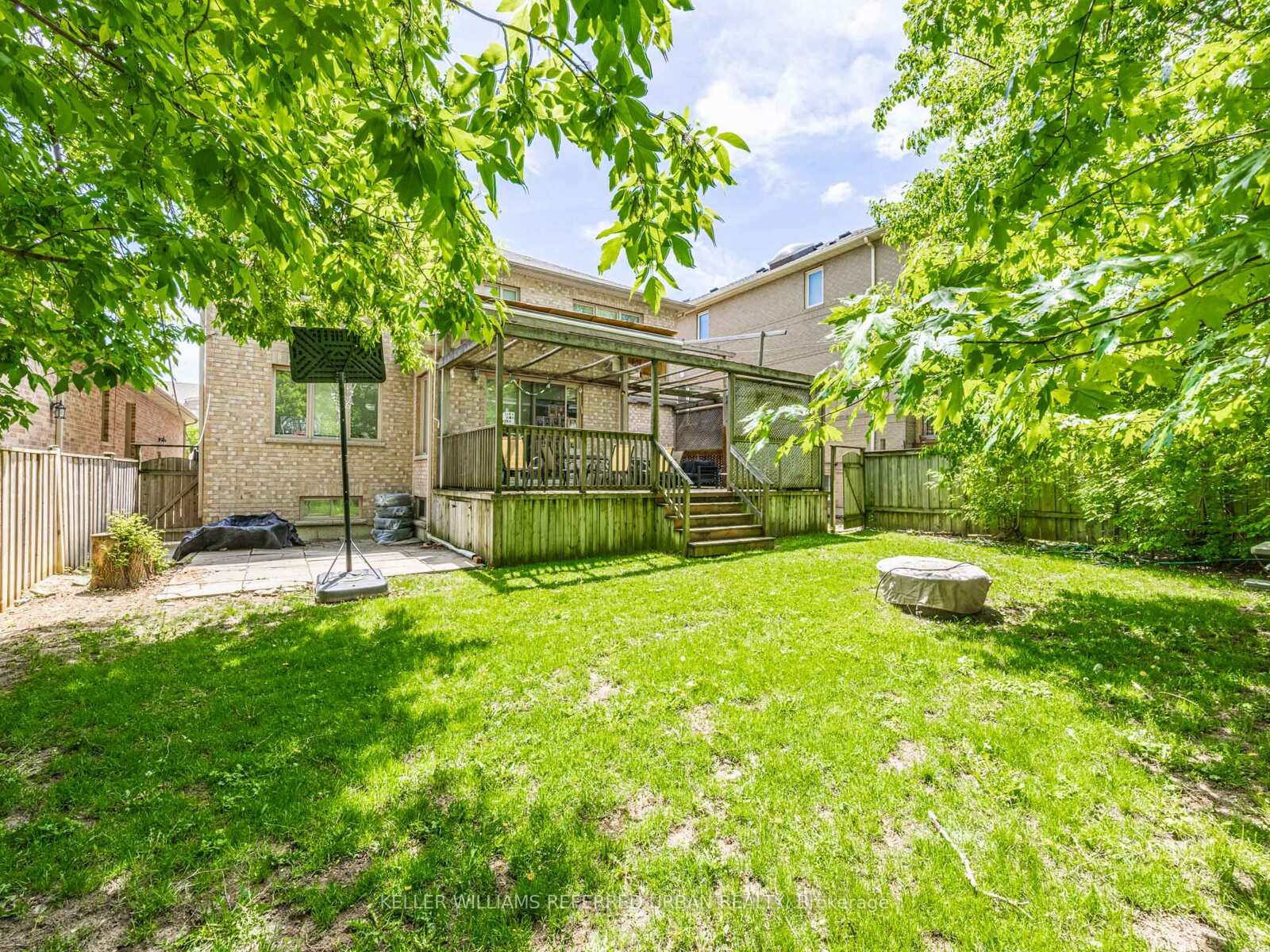 Photo 12 of 526 Coldstream Avenue, Toronto, Englemount-Lawrence — HOMEH