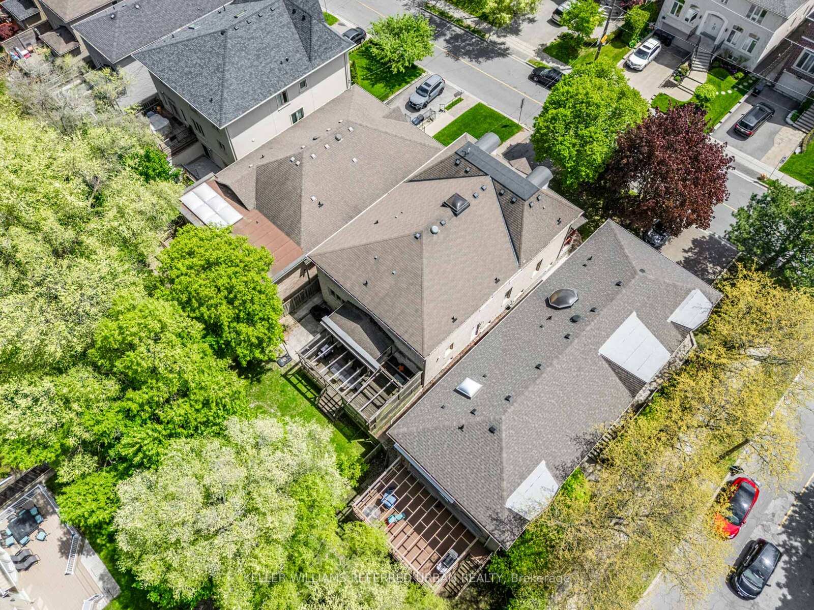 Photo 13 of 526 Coldstream Avenue, Toronto, Englemount-Lawrence — HOMEH