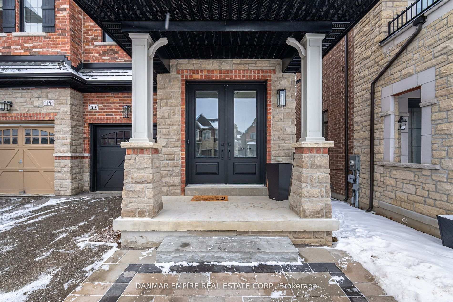 Photo 3 of 20 Great Heron Court, King, King City — HOMEH