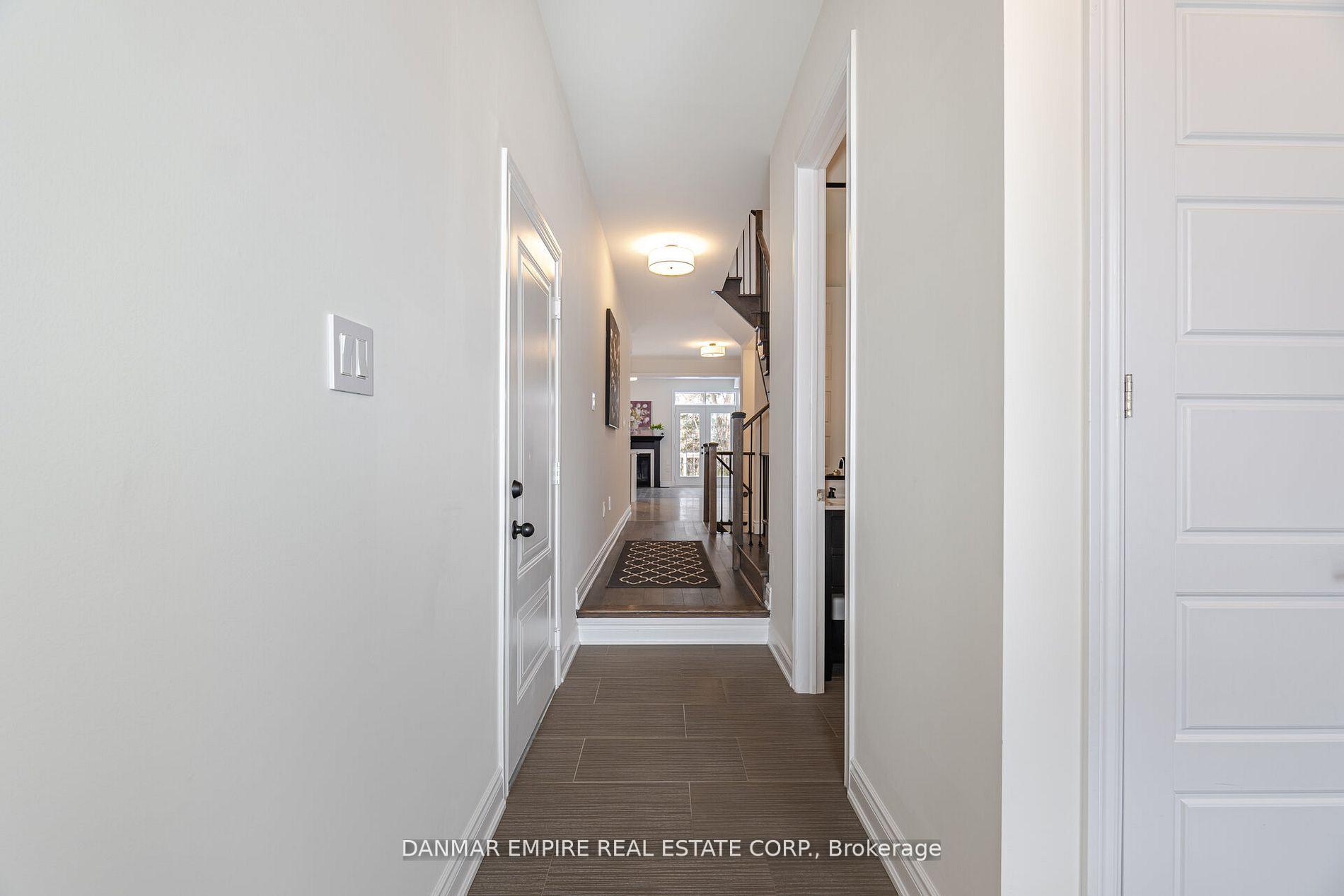 Photo 2 of 20 Great Heron Court, King, King City — HOMEH