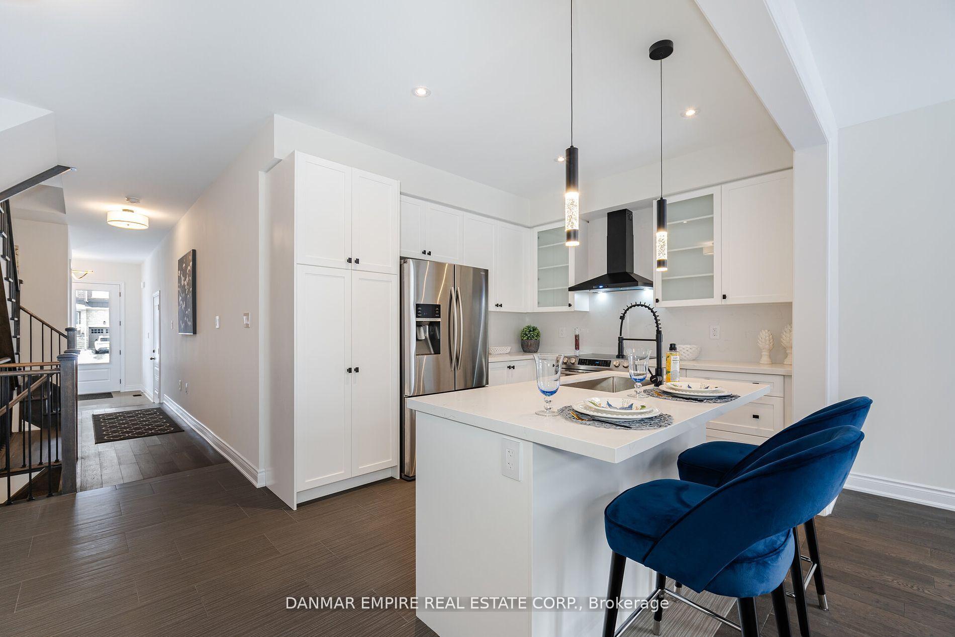 Photo 6 of 20 Great Heron Court, King, King City — HOMEH