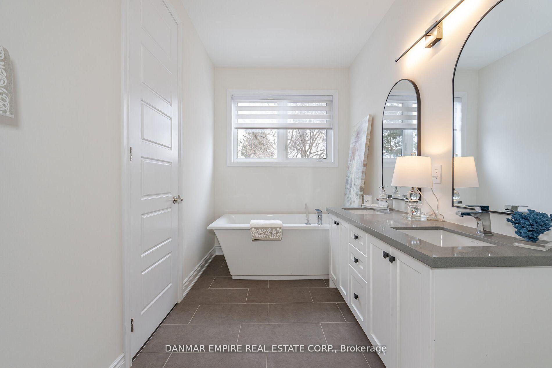 Photo 24 of 20 Great Heron Court, King, King City — HOMEH