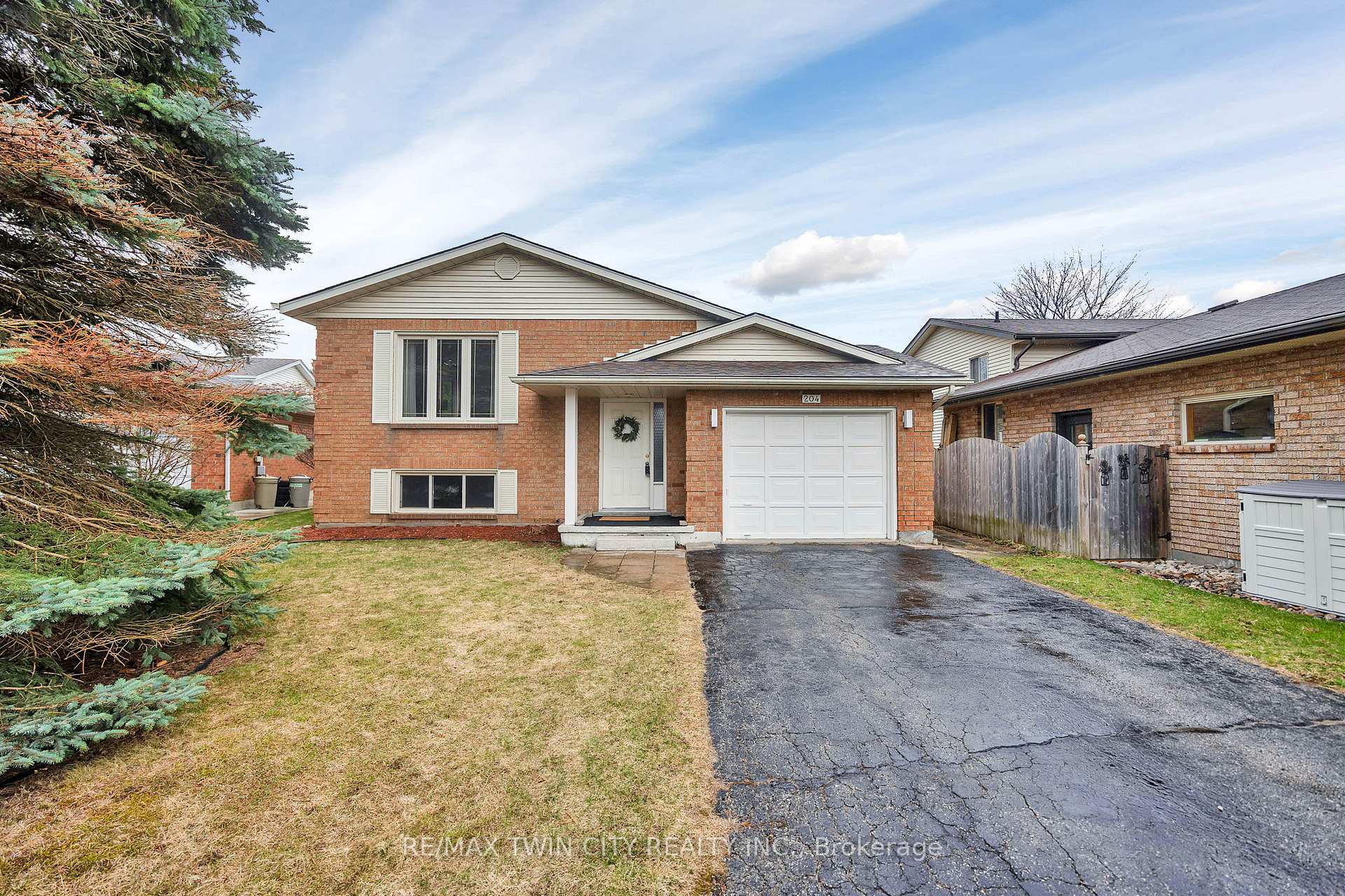 Photo 1 of 204 Nomad Court, Kitchener — HOMEH
