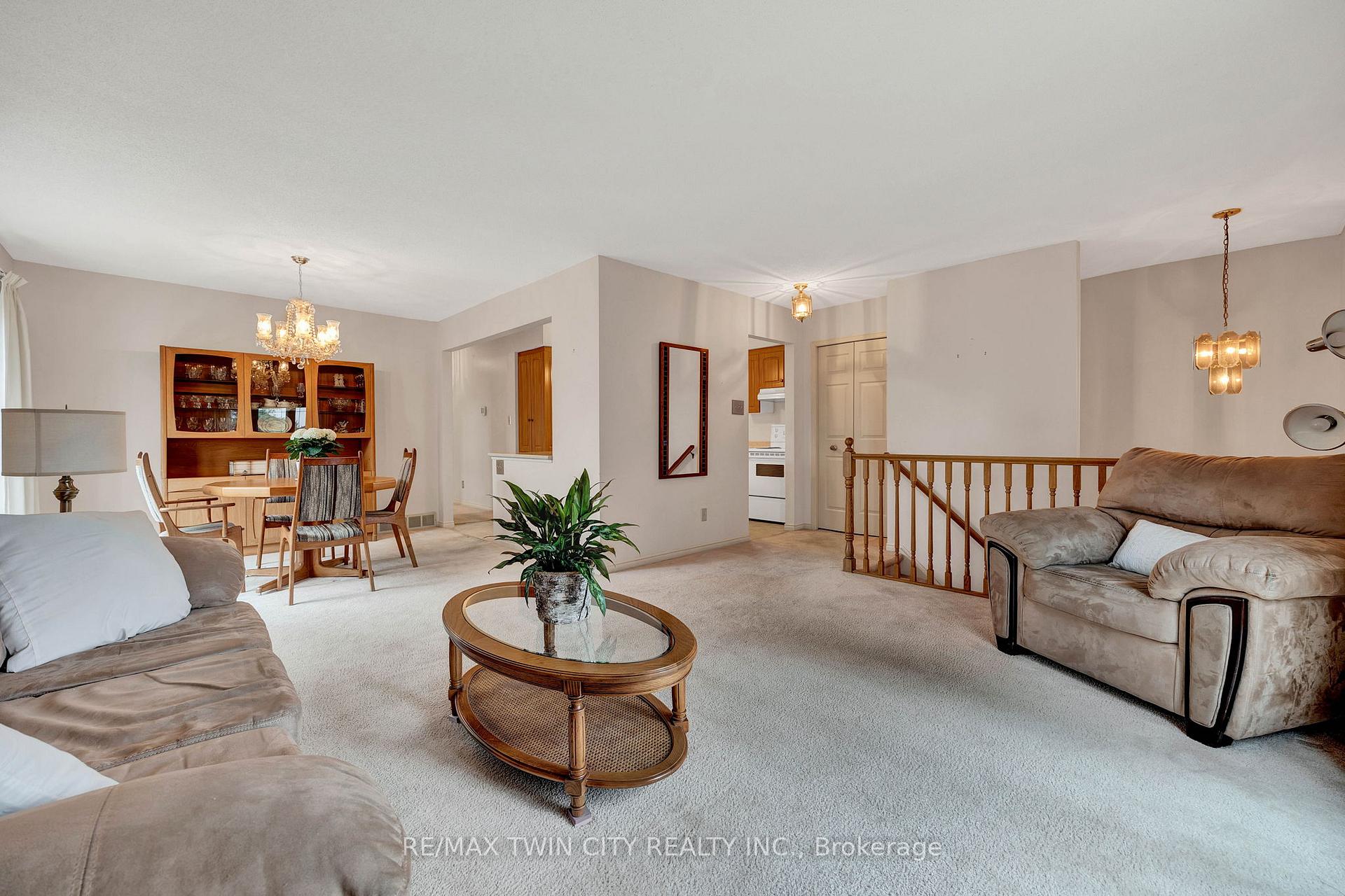 Photo 5 of 204 Nomad Court, Kitchener — HOMEH