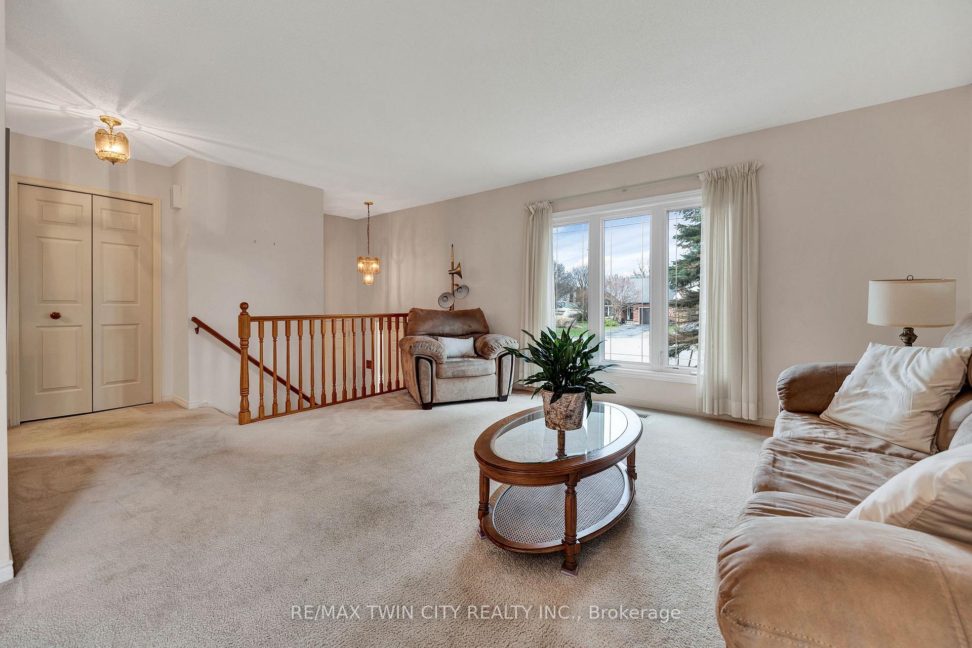 Photo 4 of 204 Nomad Court, Kitchener — HOMEH