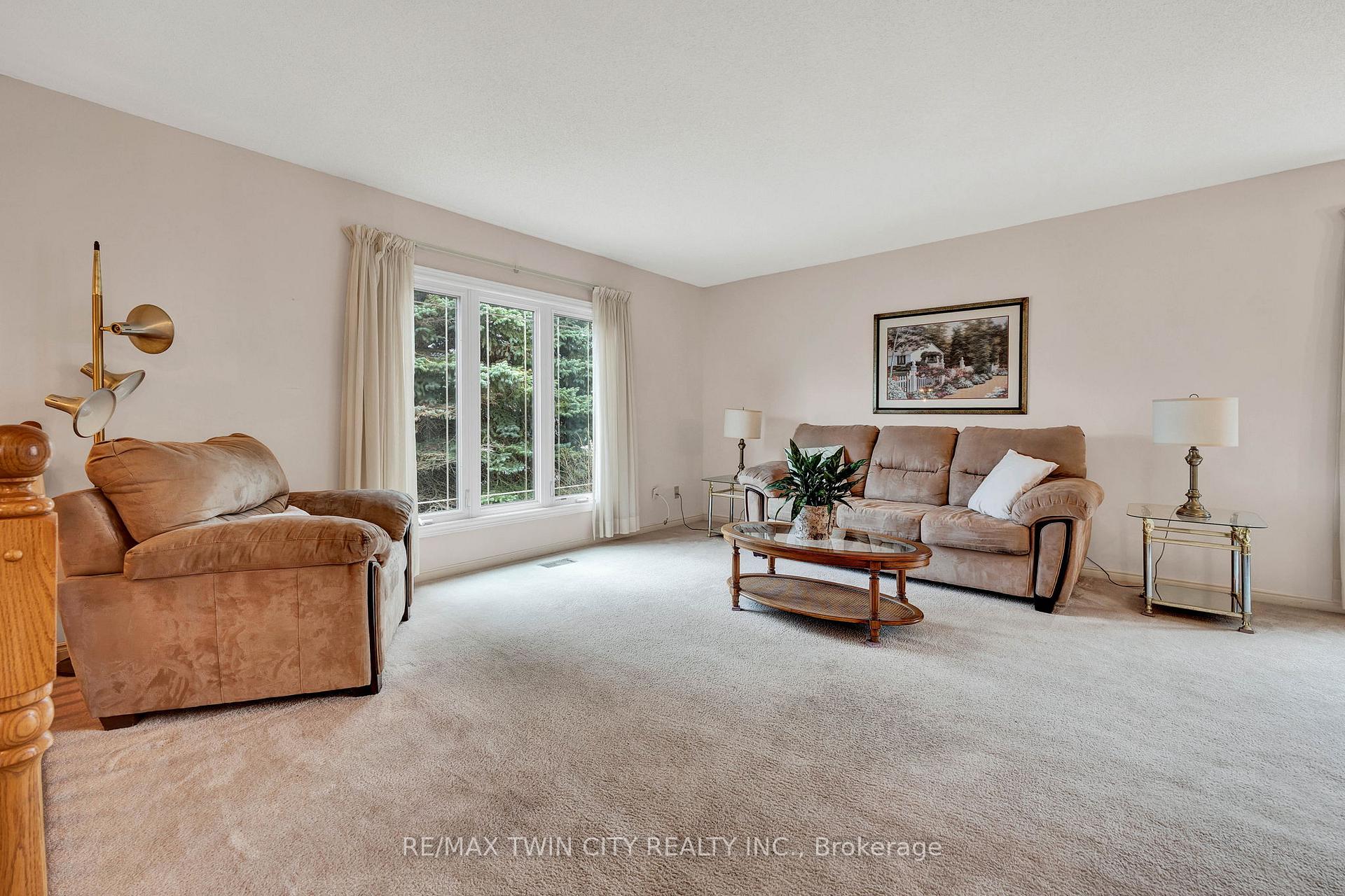 Photo 3 of 204 Nomad Court, Kitchener — HOMEH