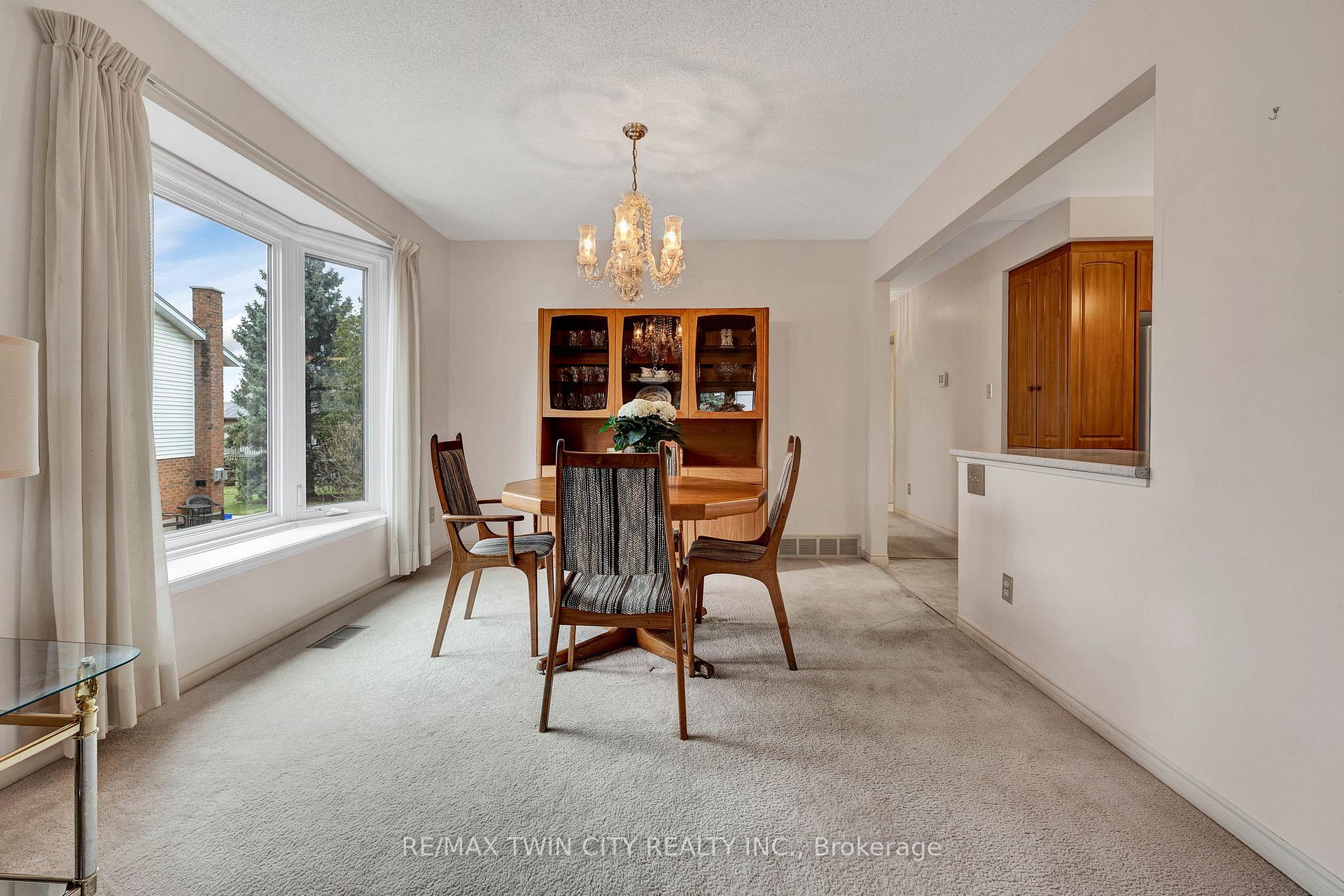Photo 9 of 204 Nomad Court, Kitchener — HOMEH