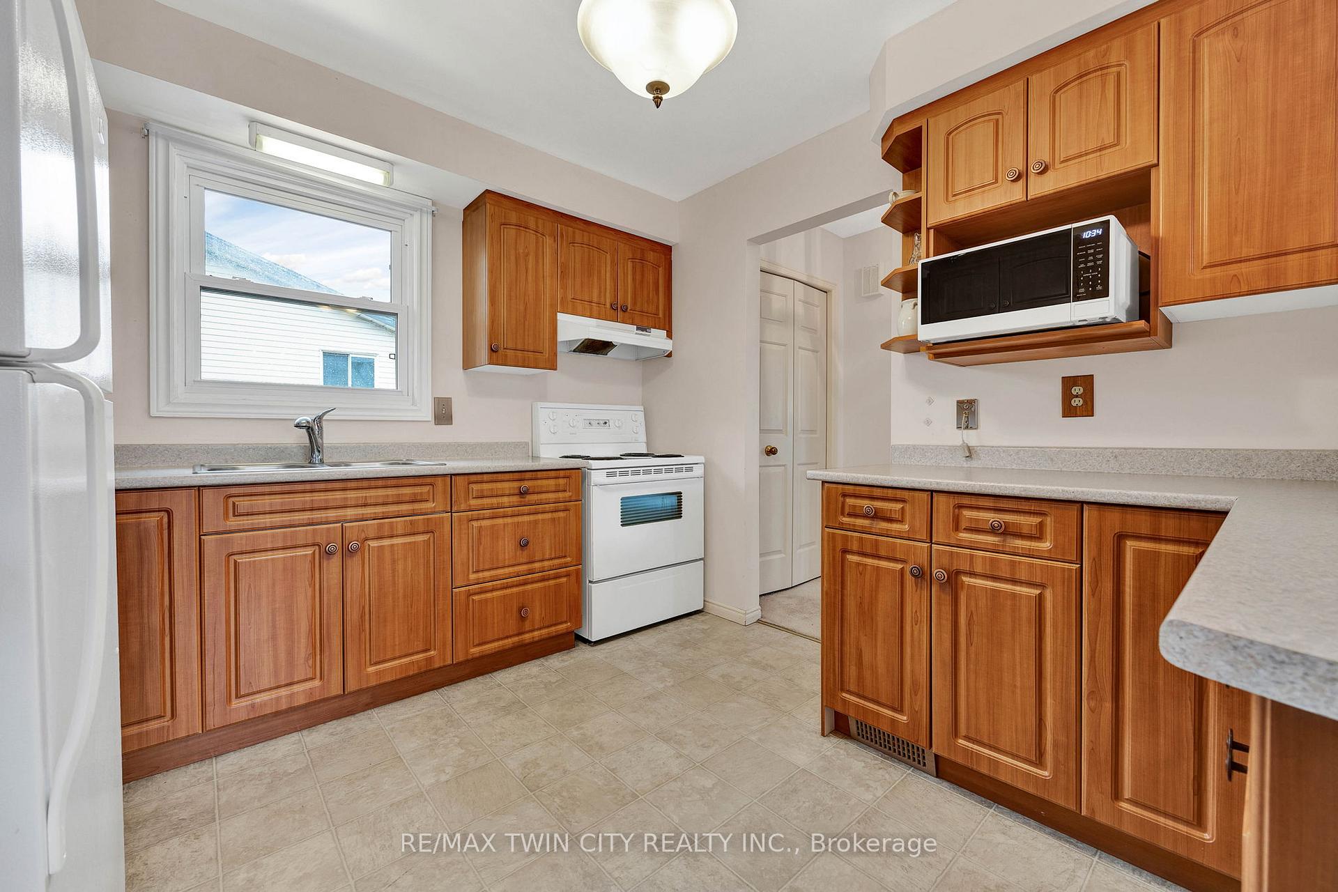 Photo 16 of 204 Nomad Court, Kitchener — HOMEH
