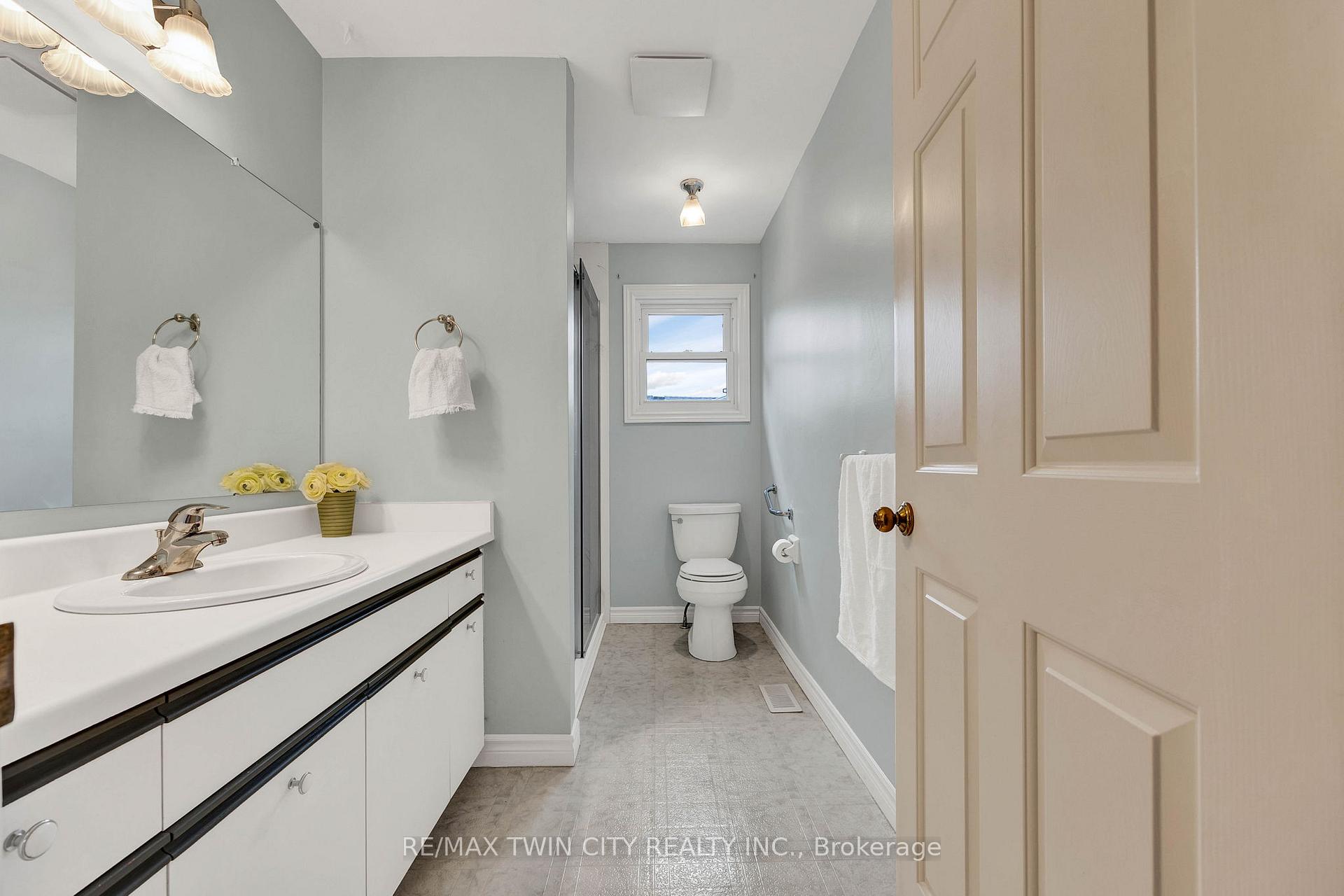 Photo 10 of 204 Nomad Court, Kitchener — HOMEH