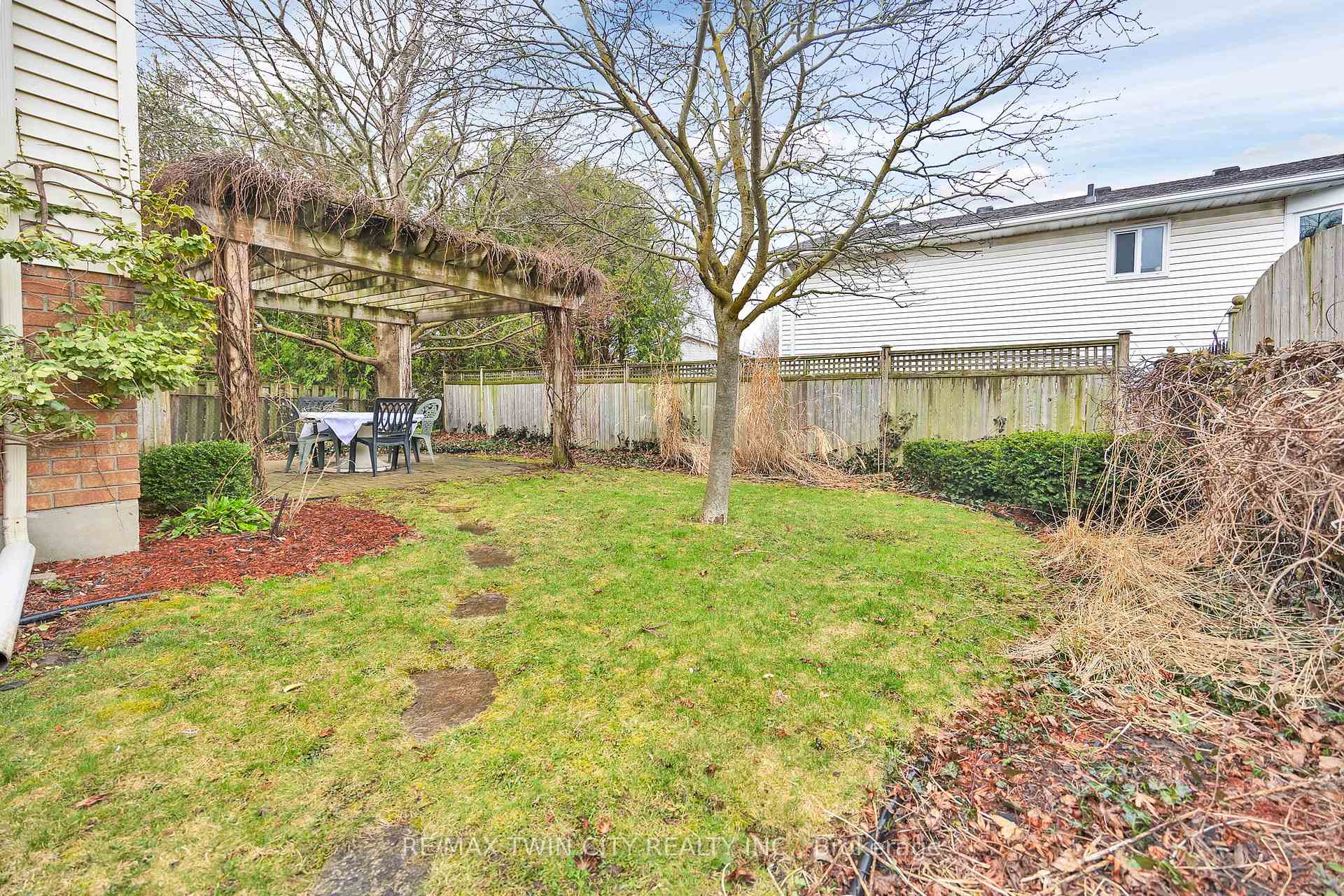Photo 33 of 204 Nomad Court, Kitchener — HOMEH
