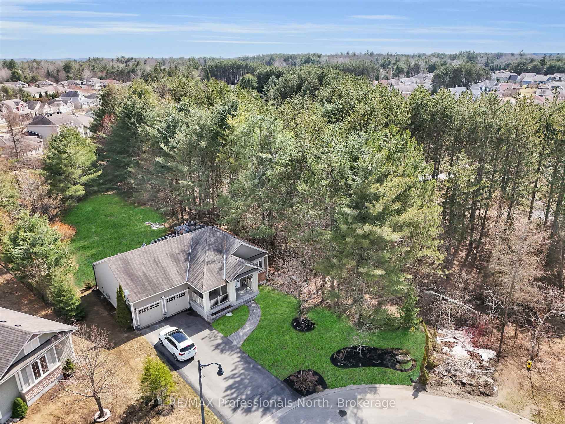 Photo 2 of 3 Clearstream Court, Bracebridge, Macaulay — HOMEH