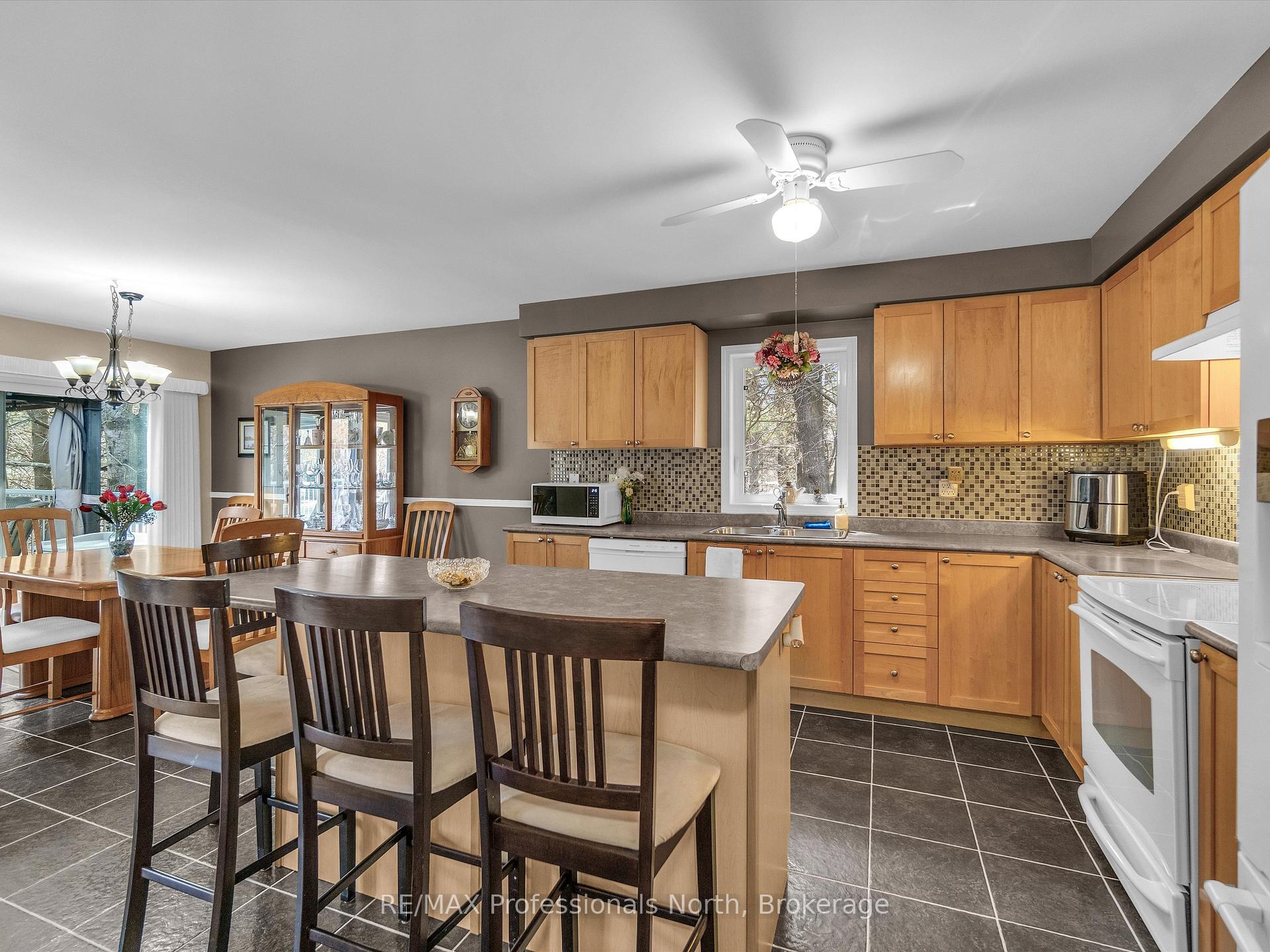 Photo 12 of 3 Clearstream Court, Bracebridge, Macaulay — HOMEH