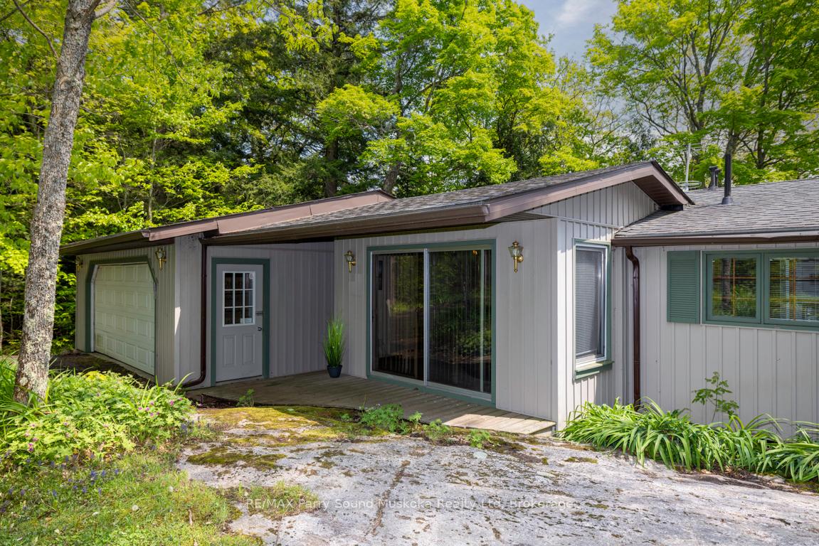 Photo 3 of 49 Bayshore Drive, Seguin — HOMEH