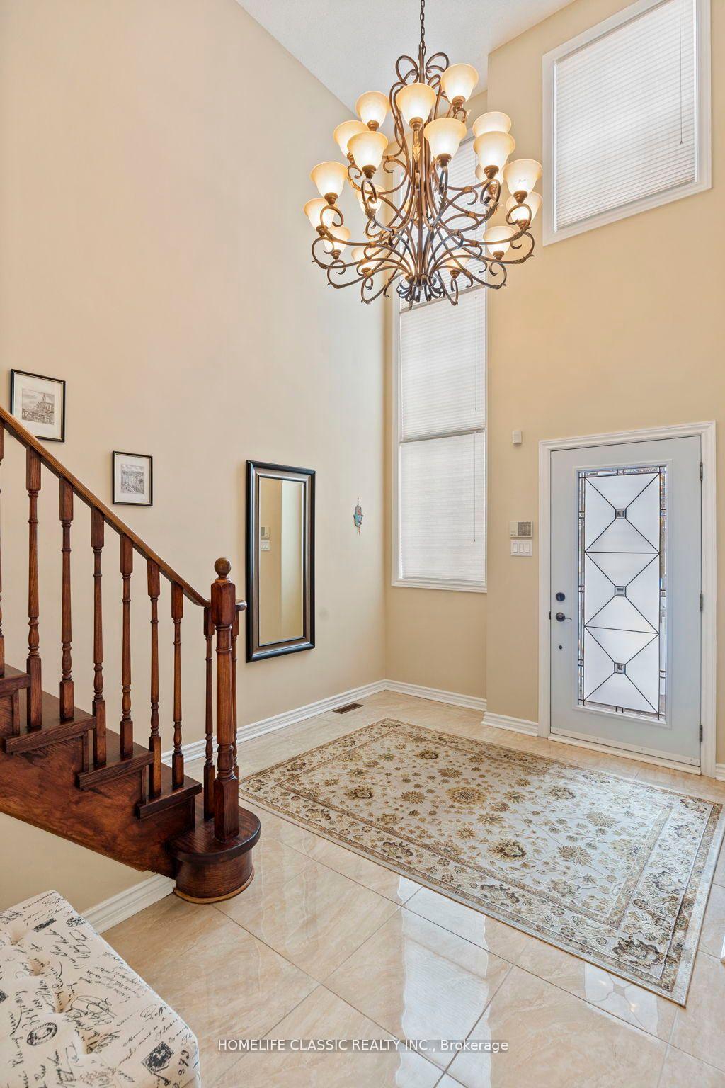 Photo 3 of 81 Pinewood Drive, Vaughan, Crestwood-Springfarm-Yorkhill — HOMEH